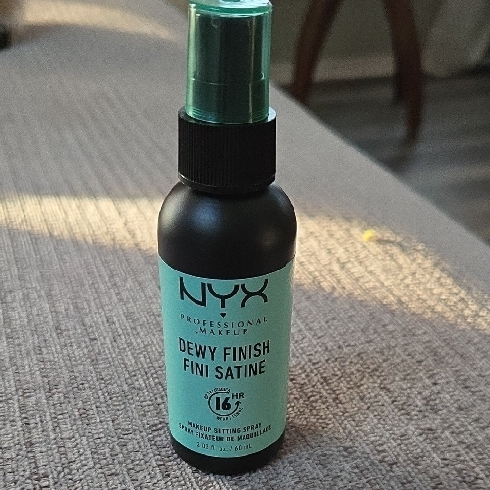 NYX Dewy Finish Fini Satine NEW